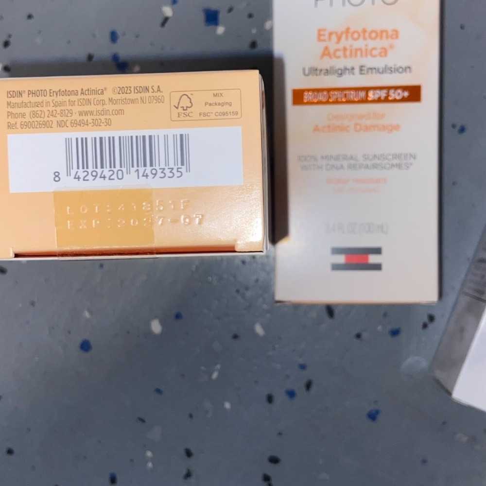 NWT ISDIN Eryfotona Actinica Ultralight Mineral Sunscreen SPF 50 3.4 fl oz - Picture 3 of 3